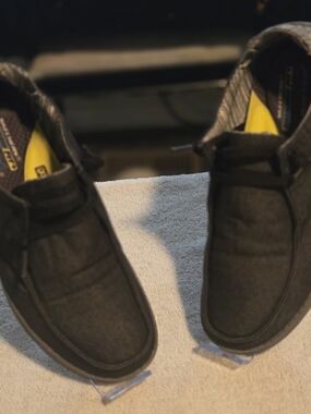 Skechers Melson  with Goga Mat technology